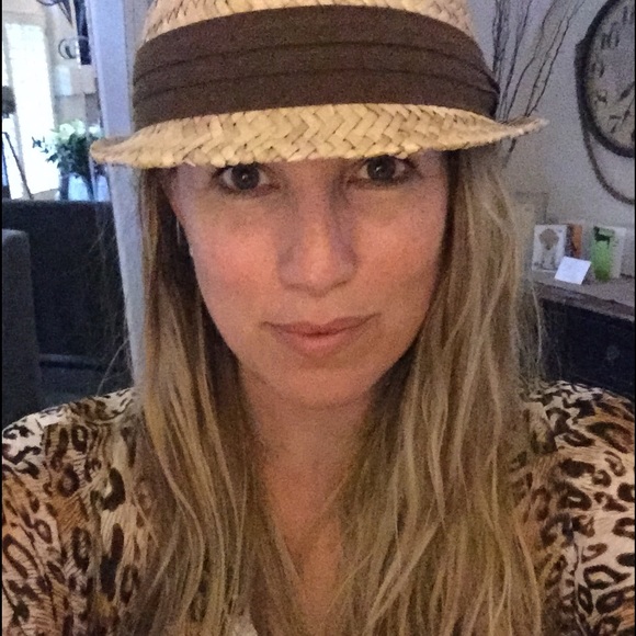 Profile Picture of Sandra Schulenberg (@sandrals77) on Poshmark