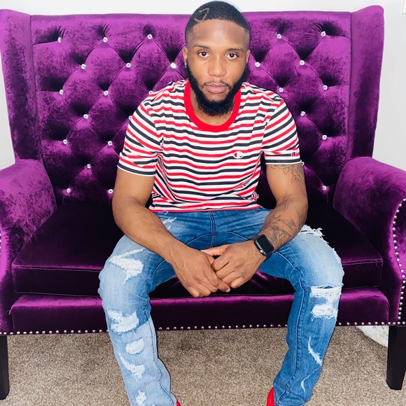 Profile Picture of Quentin Perry (@deeskie23) on Poshmark