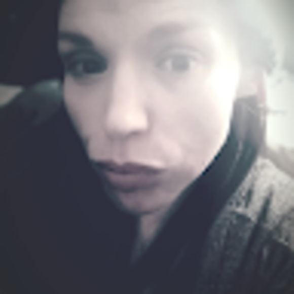 Profile Picture of Danielle Wyrick (@danidawnwyrick) on Poshmark