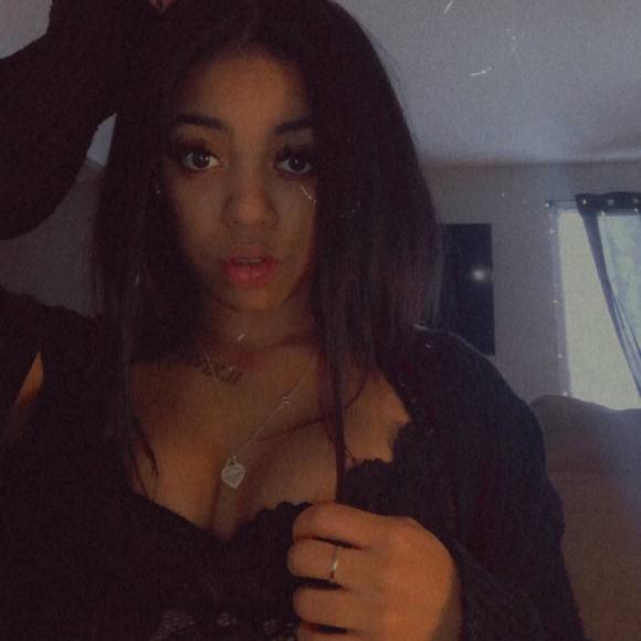 Profile Picture of Syntyche Lauzon (@syntychelauzon) on Poshmark