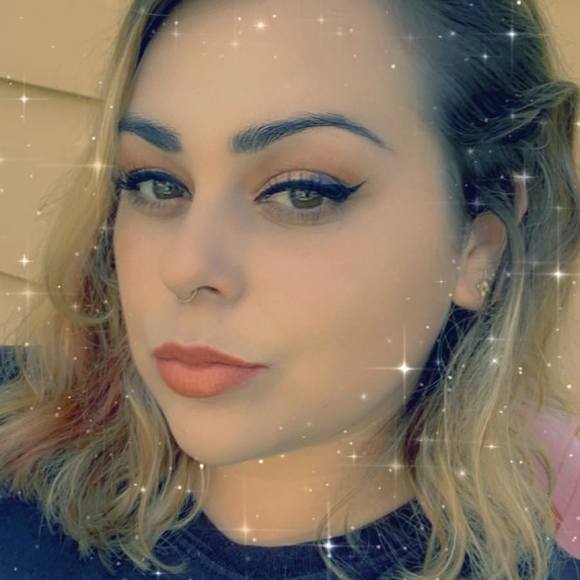Profile Picture of Elizabeth Decola (@elizabethdecola) on Poshmark