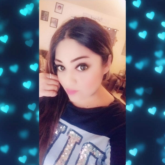 Profile Picture of Mari perez Perez (@itsmgperez78) on Poshmark