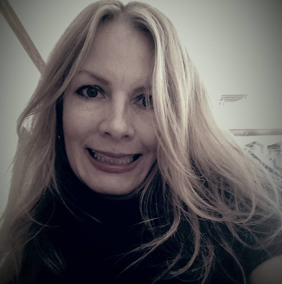 Profile Picture of Debra Huff (@ddchuff) on Poshmark