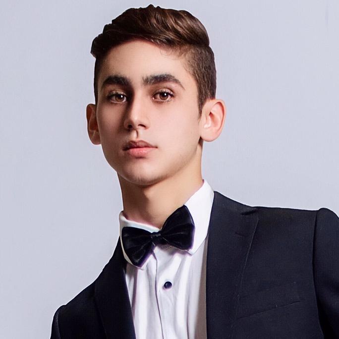 Profile Picture of   Mi mama lee los futuros... (@jaimepereirar) on Tiktok