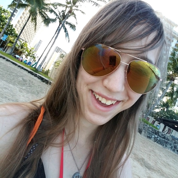 Profile Picture of Mikayla Gilboy (@mikaylagil) on Poshmark