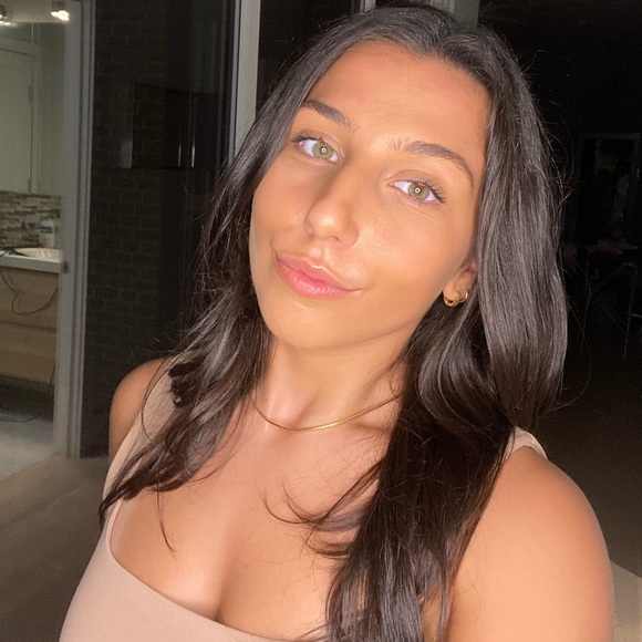 Profile Picture of Brianna Minardi (@bminardi) on Poshmark