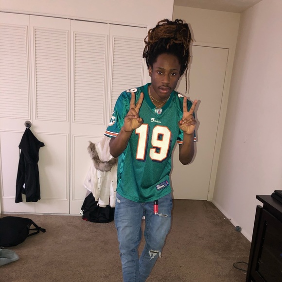 Profile Picture of Malik Hosang (@swervo28) on Poshmark