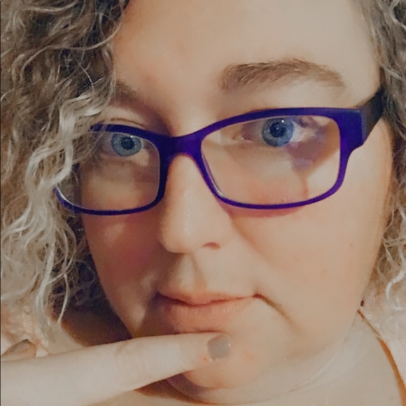 Courtney Varian - Poshmark Profile Picture of Courtney Varian (@courtneyvarian) on Poshmark