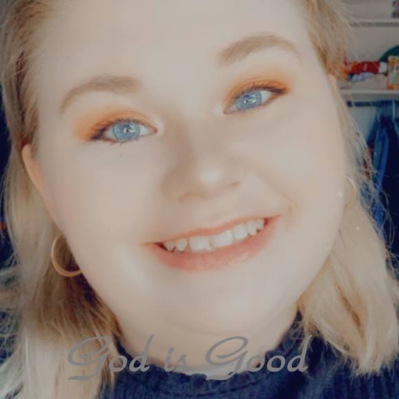 Profile Picture of Jessica Hathy (@jessicahathy) on Poshmark