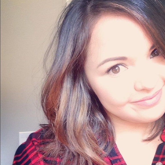 Profile Picture of Alex Griffiths (@alllexmarie) on Poshmark