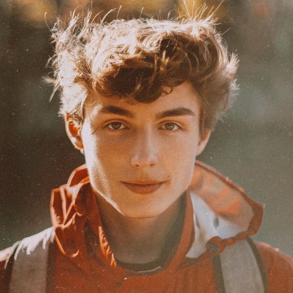 Profile Picture of Marcus Greenwaldt (@marcgreenwaldt) on Poshmark