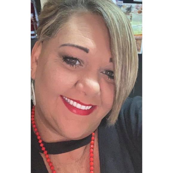 Profile Picture of Crystal George (@longhorn16) on Poshmark