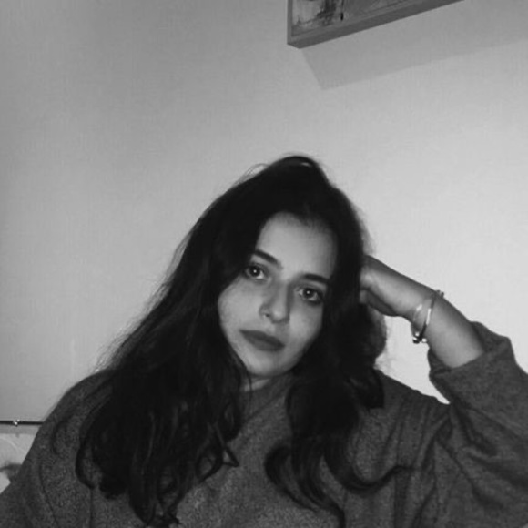Profile Picture of Miya Benchekroun (@miyabenchekroun) on Poshmark
