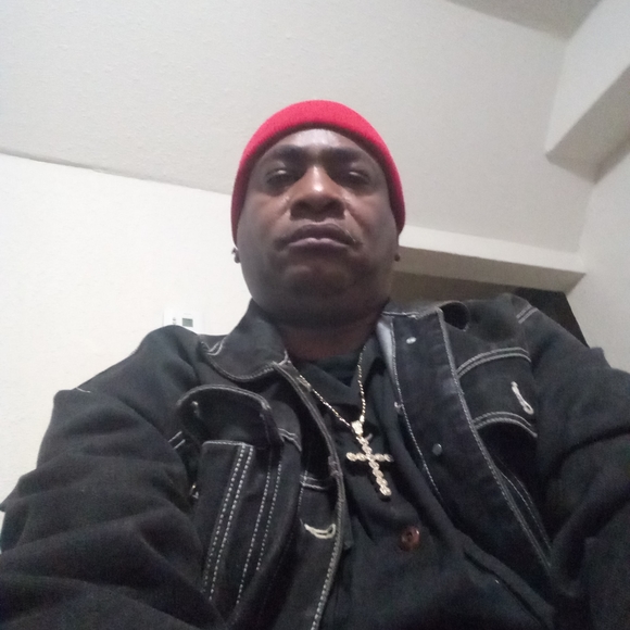 Profile Picture of Maurice Claypool jr. (@resse5) on Poshmark