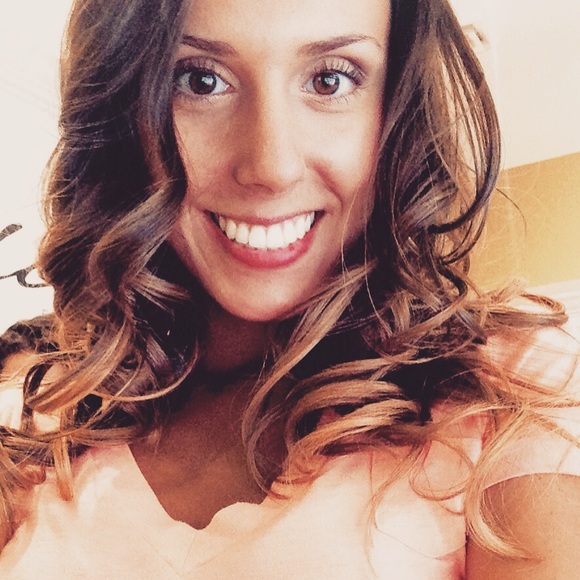 Profile Picture of Lindsey Rife (@l_m_rife) on Poshmark