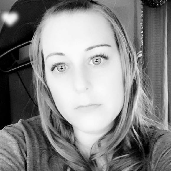 Profile Picture of Crystal Bozzi (@babyc7927) on Poshmark