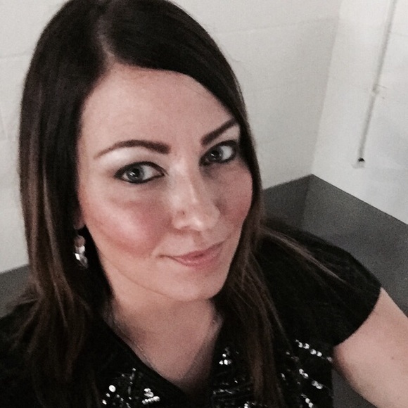 Profile Picture of Claudia Chapman (@ltlcrkt) on Poshmark