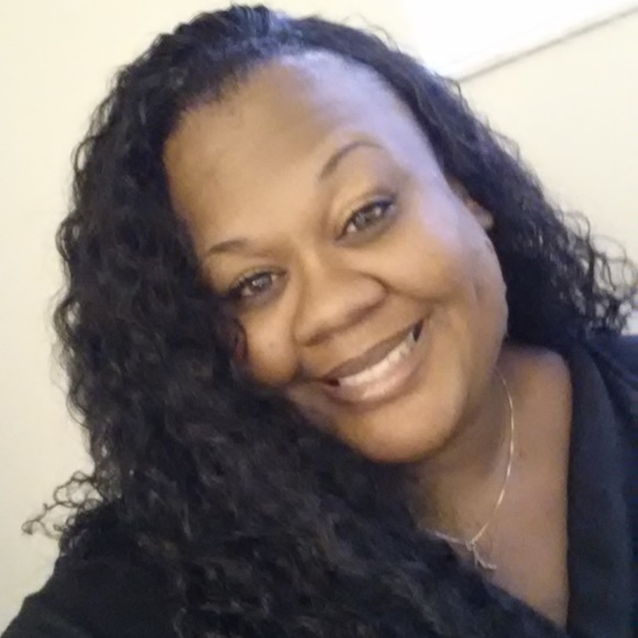 Profile Picture of Devvine Franklin (@pinklady007) on Poshmark