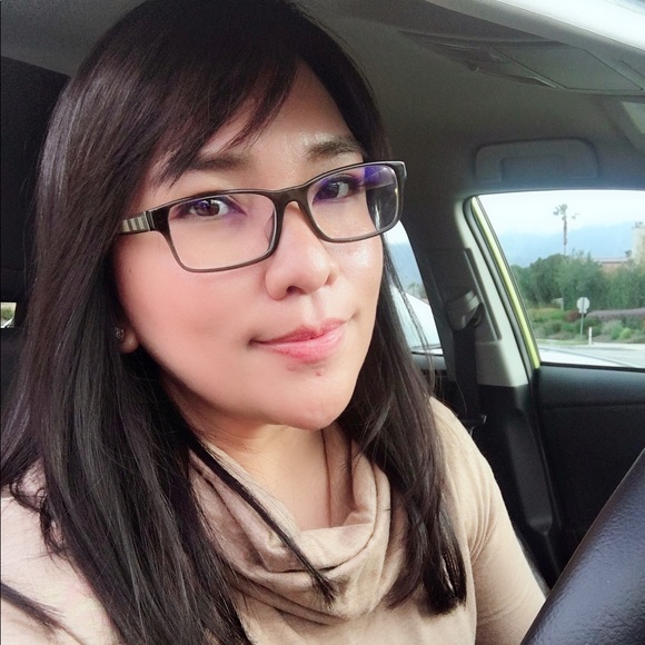 Profile Picture of Rivana Kojongian (@rivana77) on Poshmark