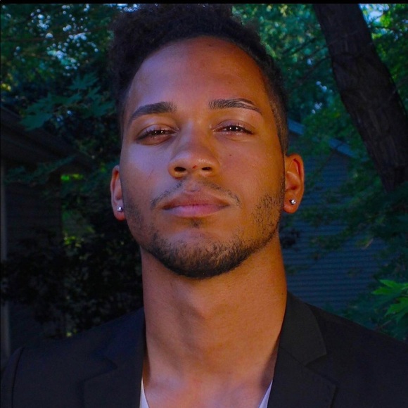 Profile Picture of Devin Simon (@devjsimon94) on Poshmark
