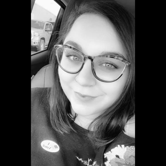 Profile Picture of Brittany Charpentier (@bcharp522) on Poshmark