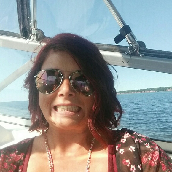 Profile Picture of Heather Broniec (@heatherb279) on Poshmark