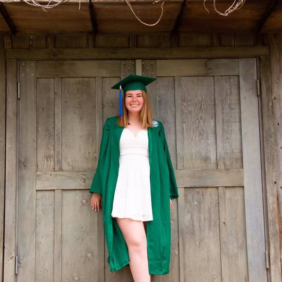 Profile Picture of Alexandra Scott (@scotta20) on Poshmark
