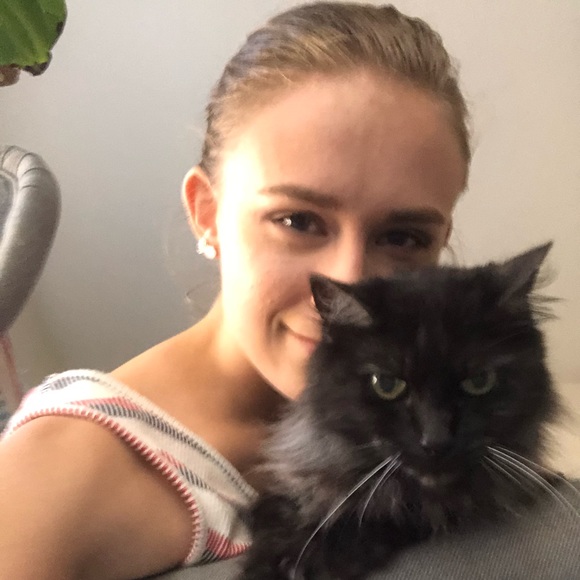 Mackenzie Stahlnecker - Poshmark Profile Picture of Mackenzie Stahlnecker (@bigmackdog) on Poshmark