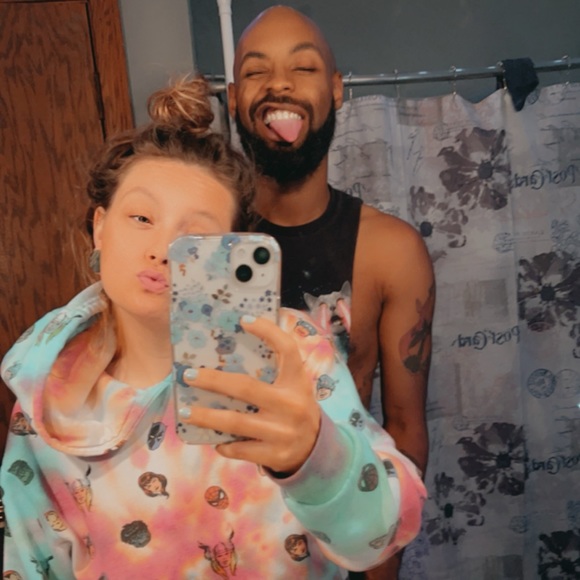 Profile Picture of Cheyanne Weaver (@cheyanneweav876) on Poshmark