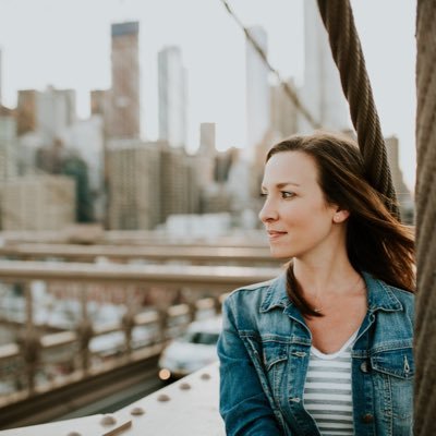 Profile Picture of Jennifer Burns (@jenburnsey) on Twitter