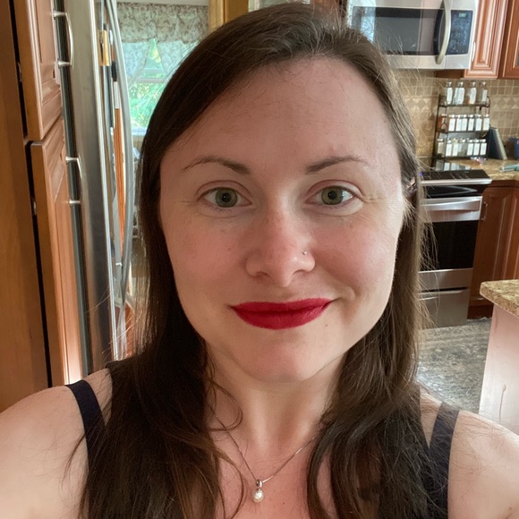 Profile Picture of Nicole Dartt (@azzne) on Poshmark