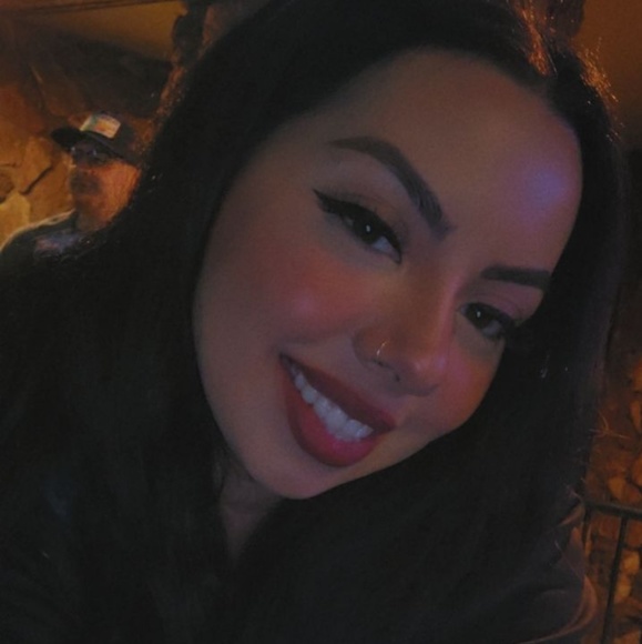 Profile Picture of Cassandra Calderon (@ccalderon_92) on Poshmark