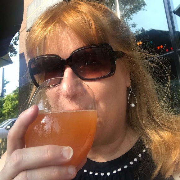 Profile Picture of Kelly Hildebrand (@corgimom123) on Poshmark
