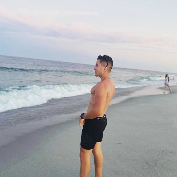 Profile Picture of Leo Rojas (@leo41150) on Poshmark