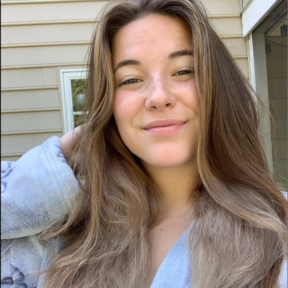Profile Picture of Josie Shostak (@josie_shostak) on Poshmark