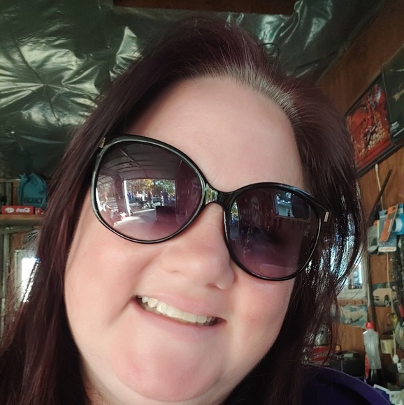 Profile Picture of Crystal Spratt (@cspratt1023) on Poshmark