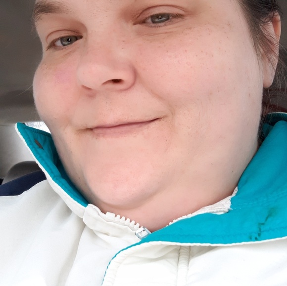 Profile Picture of Heather Post (@heatherpost913) on Poshmark