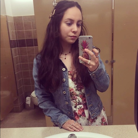 Profile Picture of Val Serrano (@valserrano0206) on Poshmark