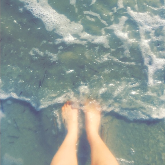 Profile Picture of Ellie Cabaniss (@elliebelly106) on Poshmark