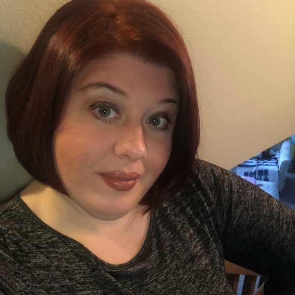 Profile Picture of Danielle Benford (@daniellebenford) on Poshmark