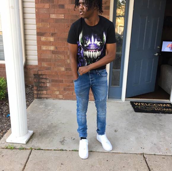 Profile Picture of Kaiden Holmes (@kingkobe24n) on Poshmark