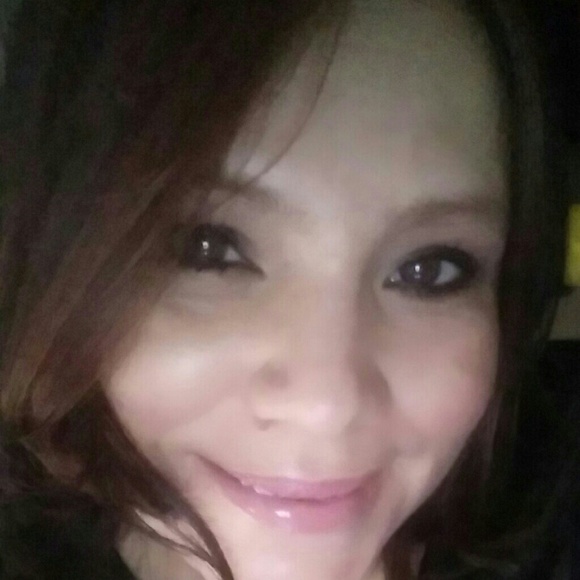 Profile Picture of Lorena Alarcon (@zoemarie73) on Poshmark
