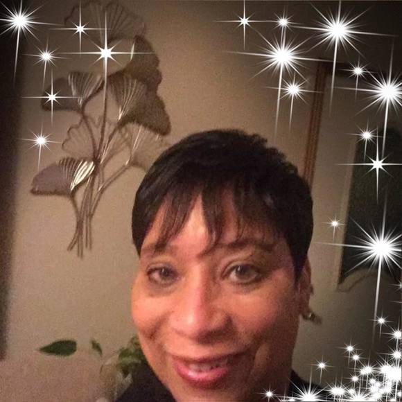 Profile Picture of Octavia Coleman (@taveetwo2003) on Poshmark