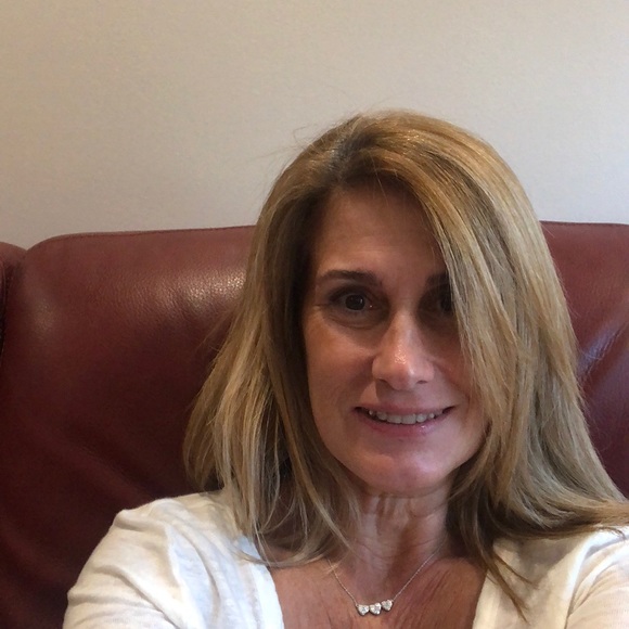 Profile Picture of Vicky Guzman (@guzman1525) on Poshmark