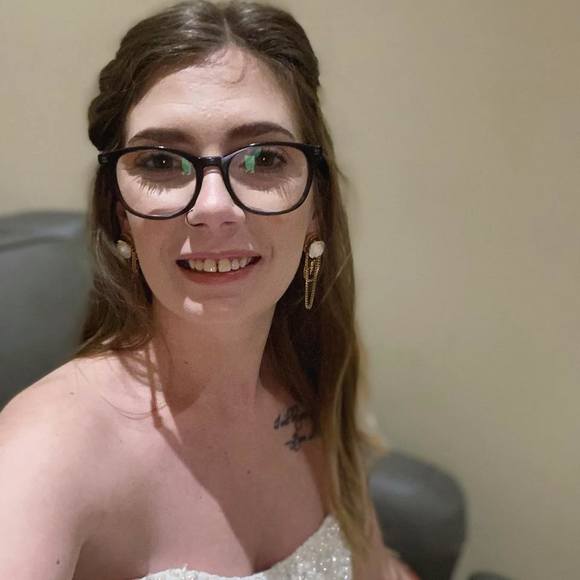 Gabrielle Knittle - Poshmark Profile Picture of Gabrielle Knittle (@gabrielleknittl) on Poshmark