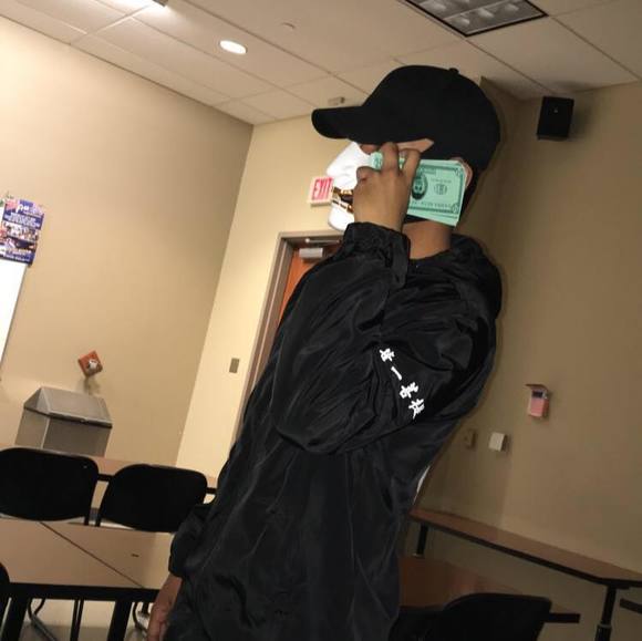 Crestino Balanon - Poshmark Profile Picture of Crestino Balanon (@crestino97) on Poshmark