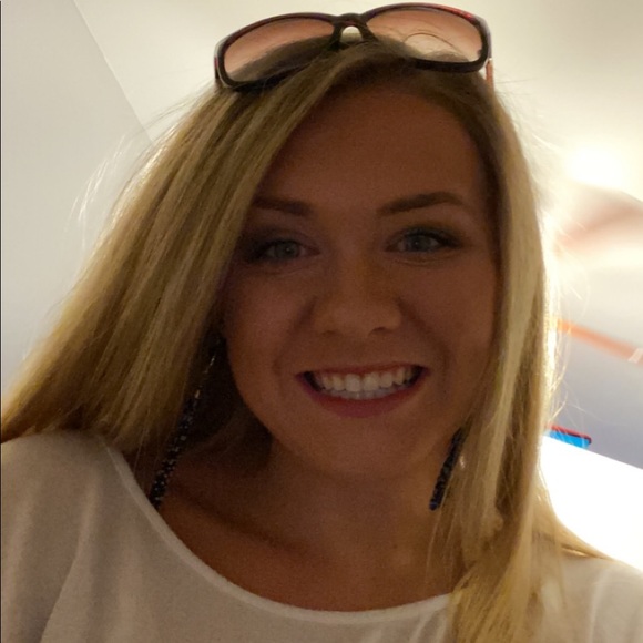 Profile Picture of Madison Bookheimer (@mbookheimer) on Poshmark