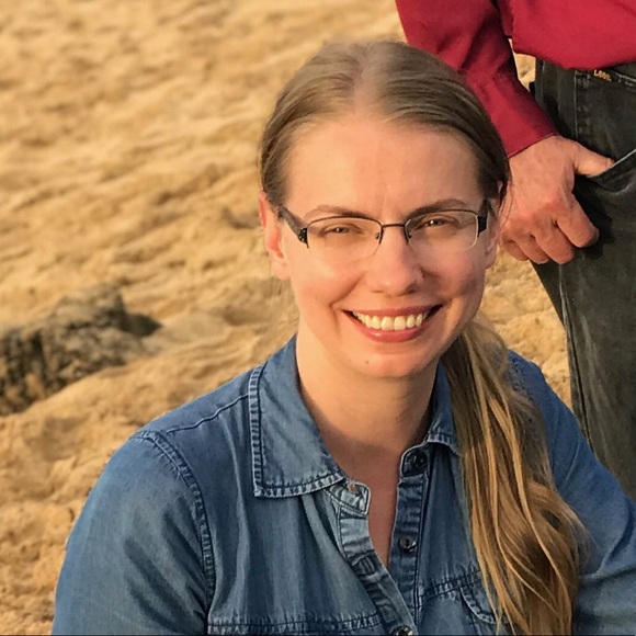 Profile Picture of Jennifer Bentz (@b_jennifers) on Poshmark