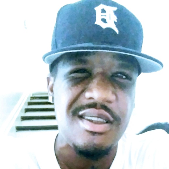 Profile Picture of Andrez Shipp (@89ap) on Poshmark