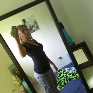 Profile Picture of Lacey Powers (@i_luv_furnuts) on Myspace